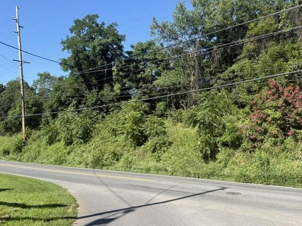 2220/2232 Hollins RD NE, Roanoke, VA 24012