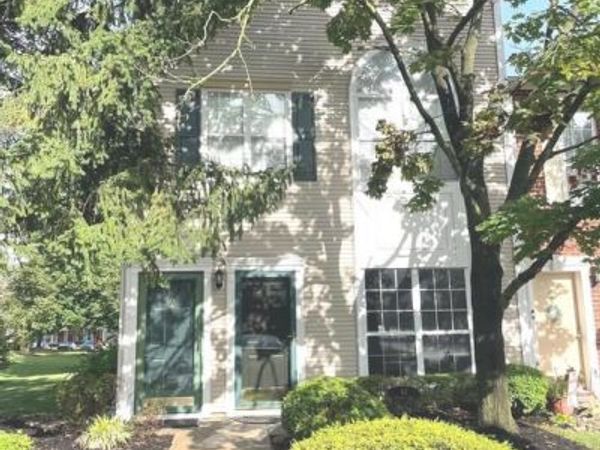 62 GREGORY LANE, FRANKLIN PARK, NJ 08823