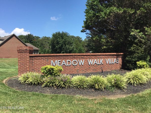 1164 Meadow Walk Lane, Lenoir City, TN 37772