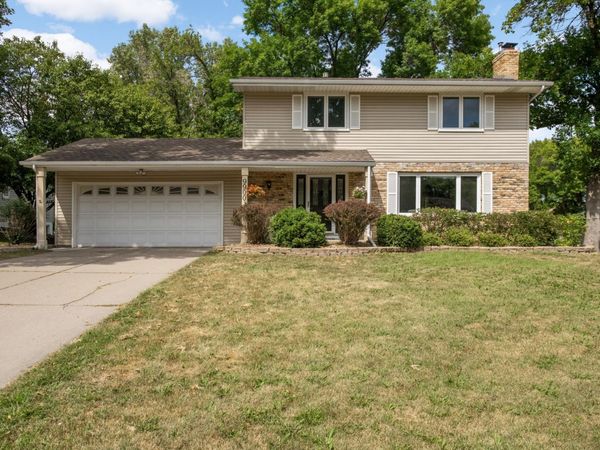 9900 41st Avenue N, Plymouth, MN 55441