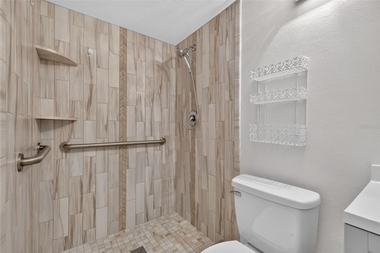 101 N Grandview Street , Unit 203, Mount Dora, FL 32757 Photo