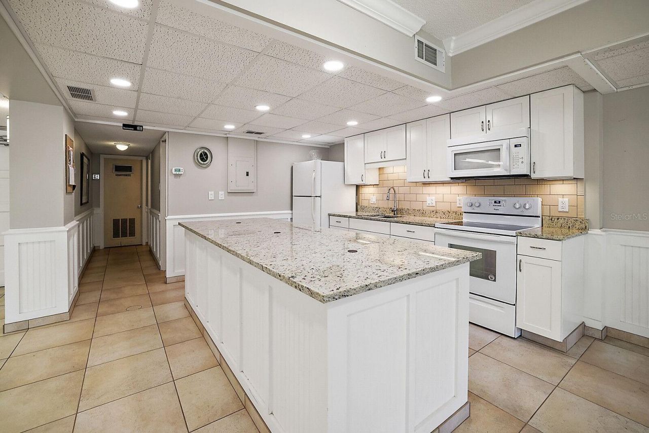 101 N Grandview Street , Unit 203, Mount Dora, FL 32757 Photo