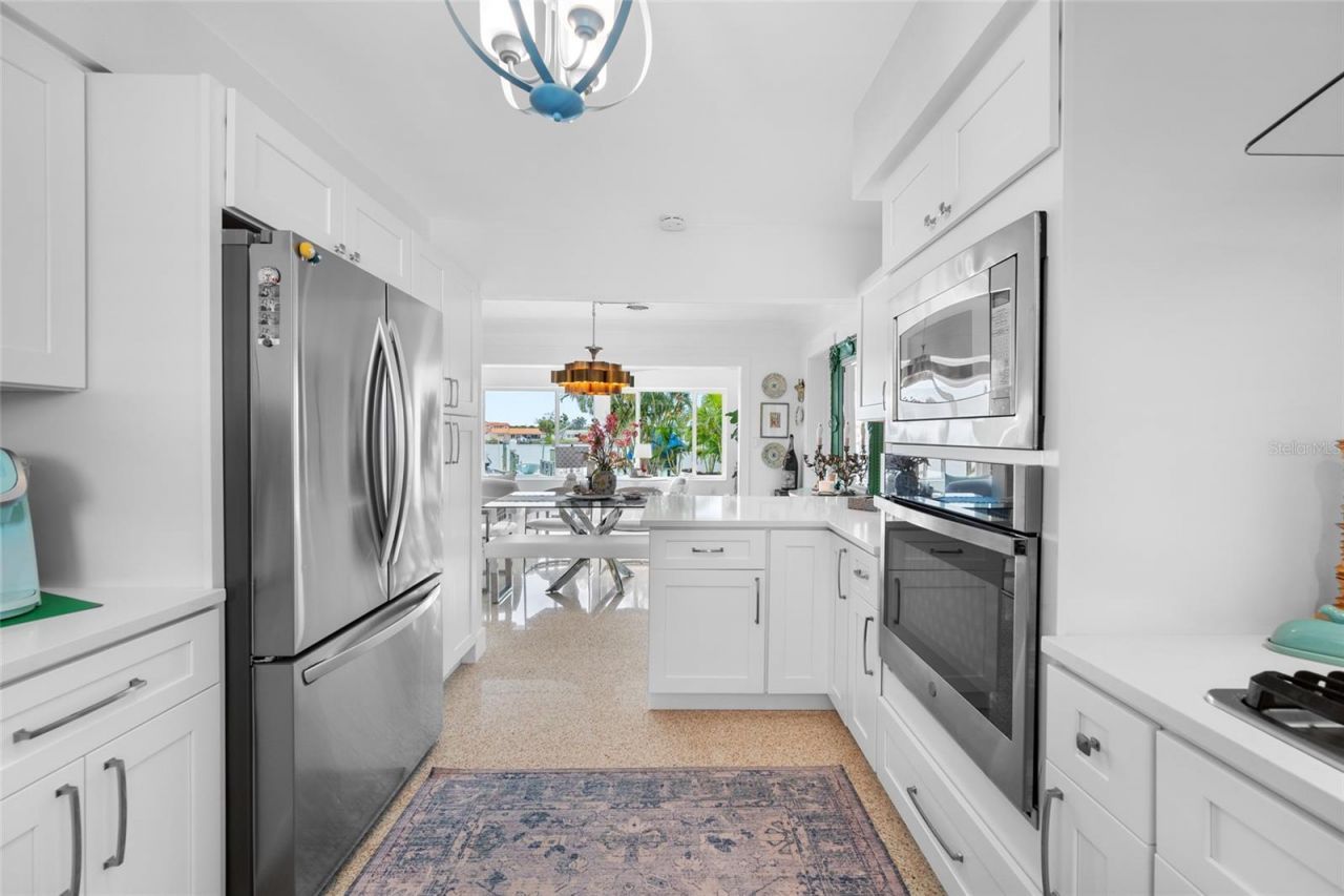560 79th Street S, Saint Petersburg, FL 33707 Photo