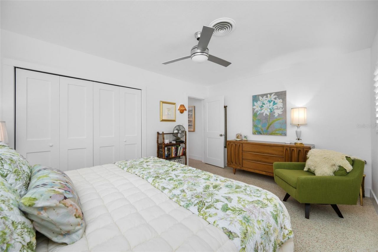 560 79th Street S, Saint Petersburg, FL 33707 Photo