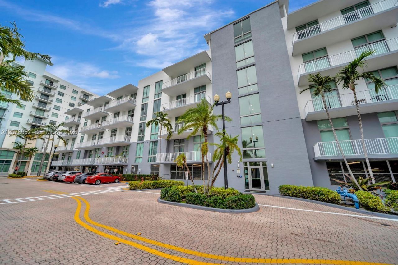 2100 Van Buren St, Unit 216, Hollywood, FL 33020 Photo