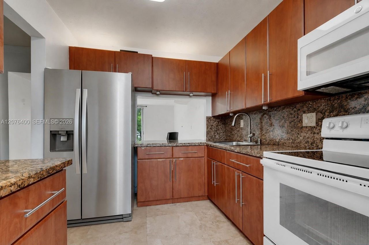 1655 NE 115th St, Unit 21B, Miami, FL 33181 Photo