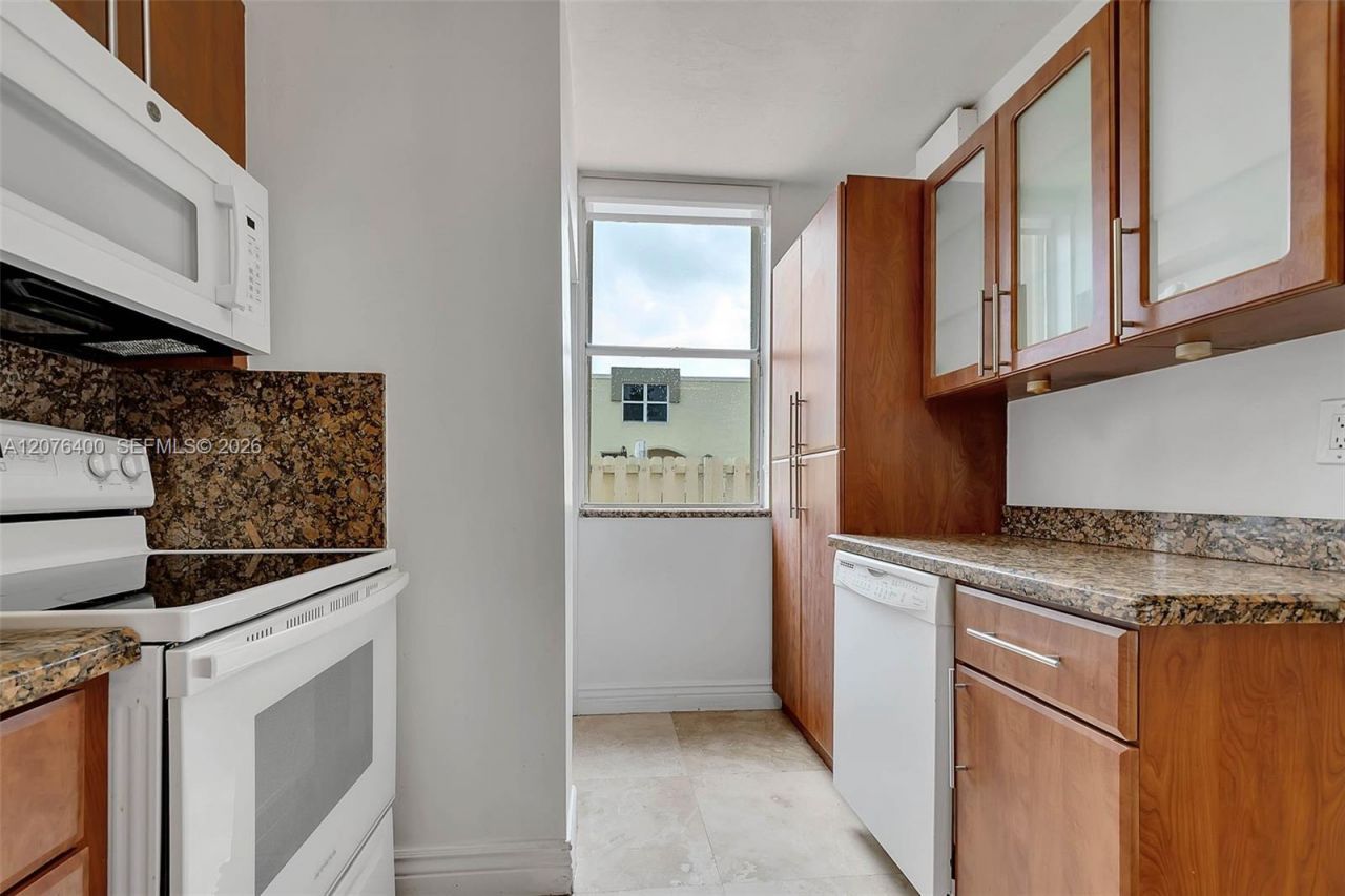 1655 NE 115th St, Unit 21B, Miami, FL 33181 Photo