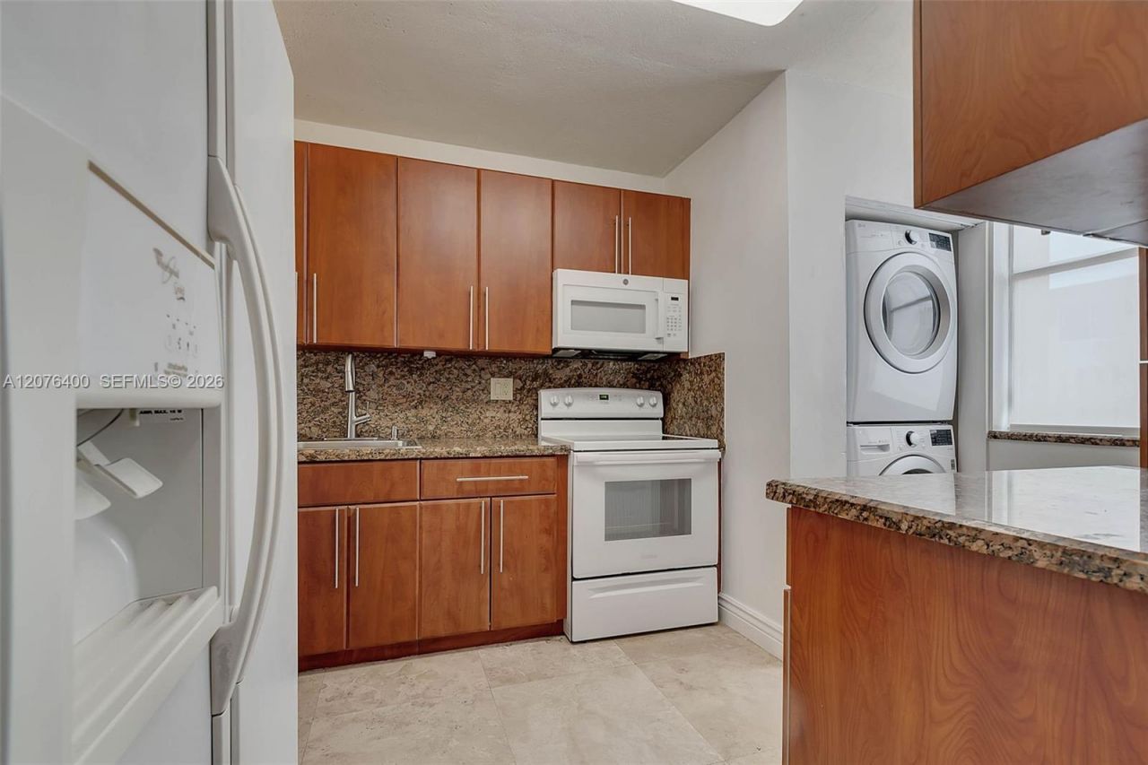 1655 NE 115th St, Unit 21B, Miami, FL 33181 Photo
