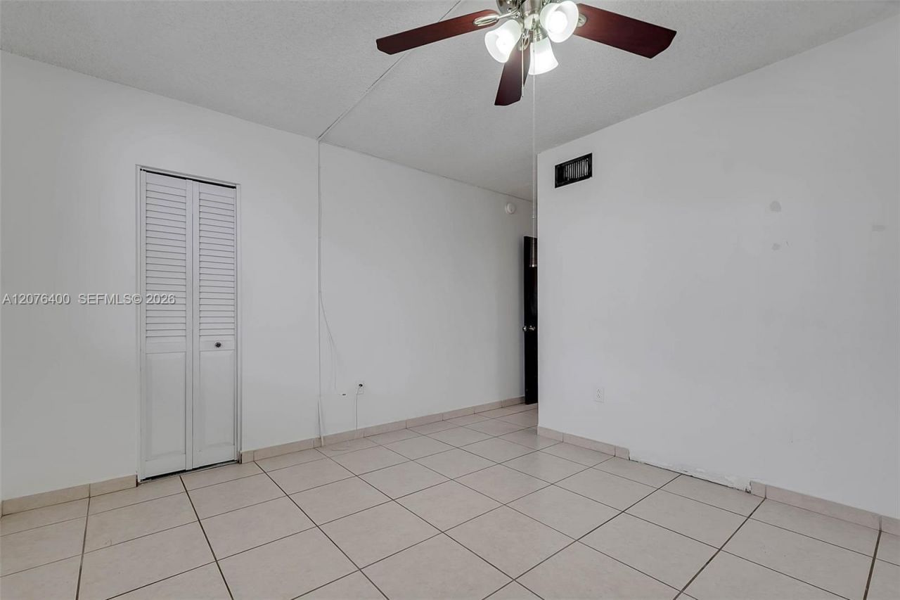 1655 NE 115th St, Unit 21B, Miami, FL 33181 Photo