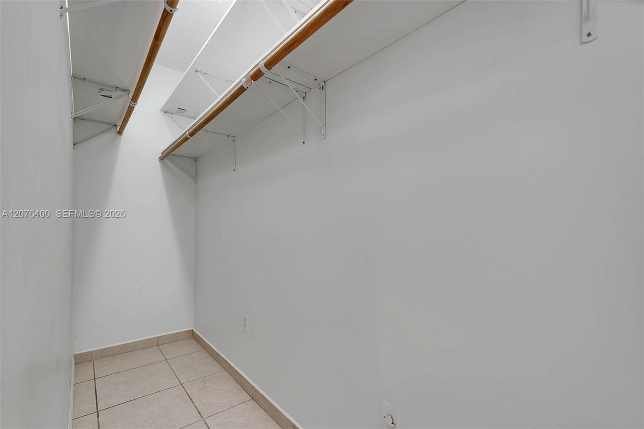 1655 NE 115th St, Unit 21B, Miami, FL 33181 Photo