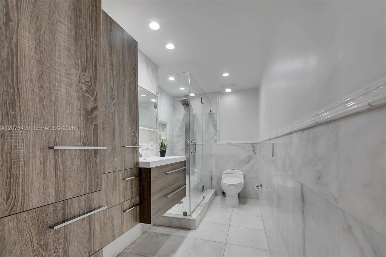 1655 NE 115th St, Unit 21B, Miami, FL 33181 Photo