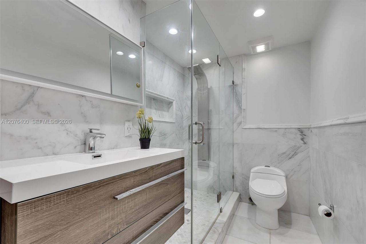 1655 NE 115th St, Unit 21B, Miami, FL 33181 Photo