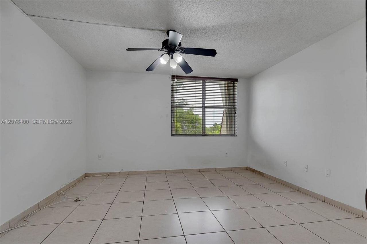 1655 NE 115th St, Unit 21B, Miami, FL 33181 Photo