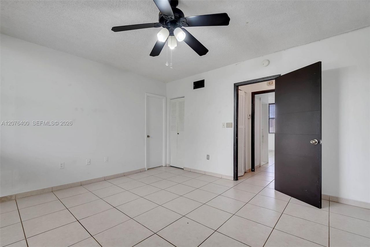 1655 NE 115th St, Unit 21B, Miami, FL 33181 Photo