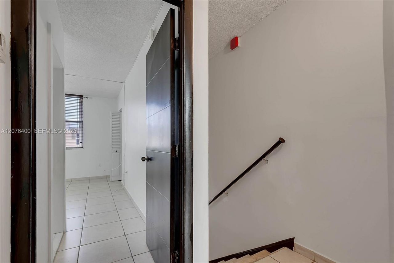 1655 NE 115th St, Unit 21B, Miami, FL 33181 Photo