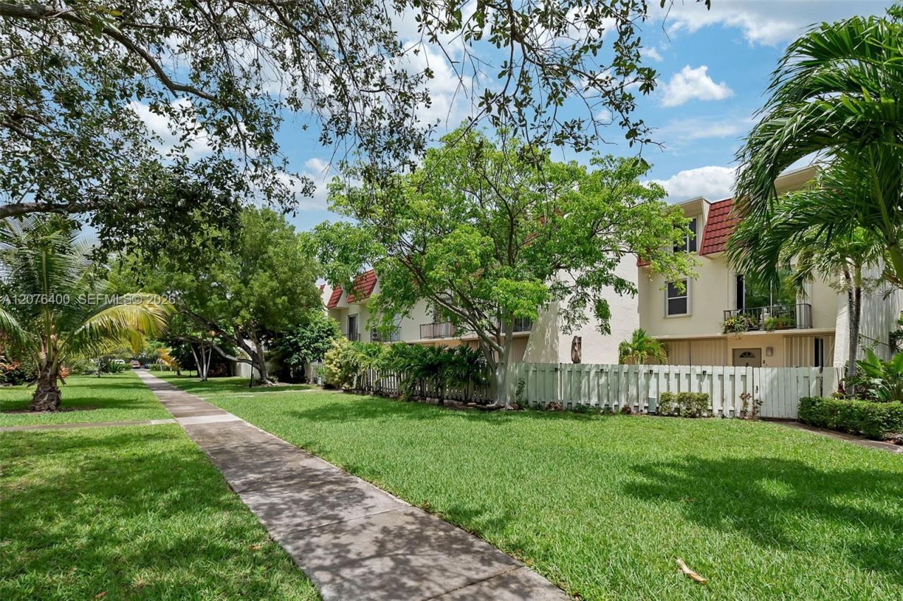 1655 NE 115th St, Unit 21B, Miami, FL 33181 Photo
