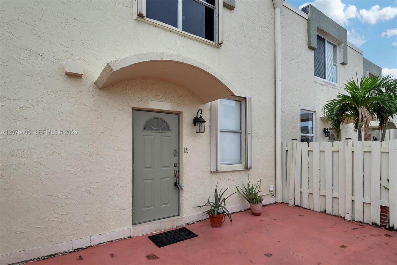 1655 NE 115th St, Unit 21B, Miami, FL 33181 Photo