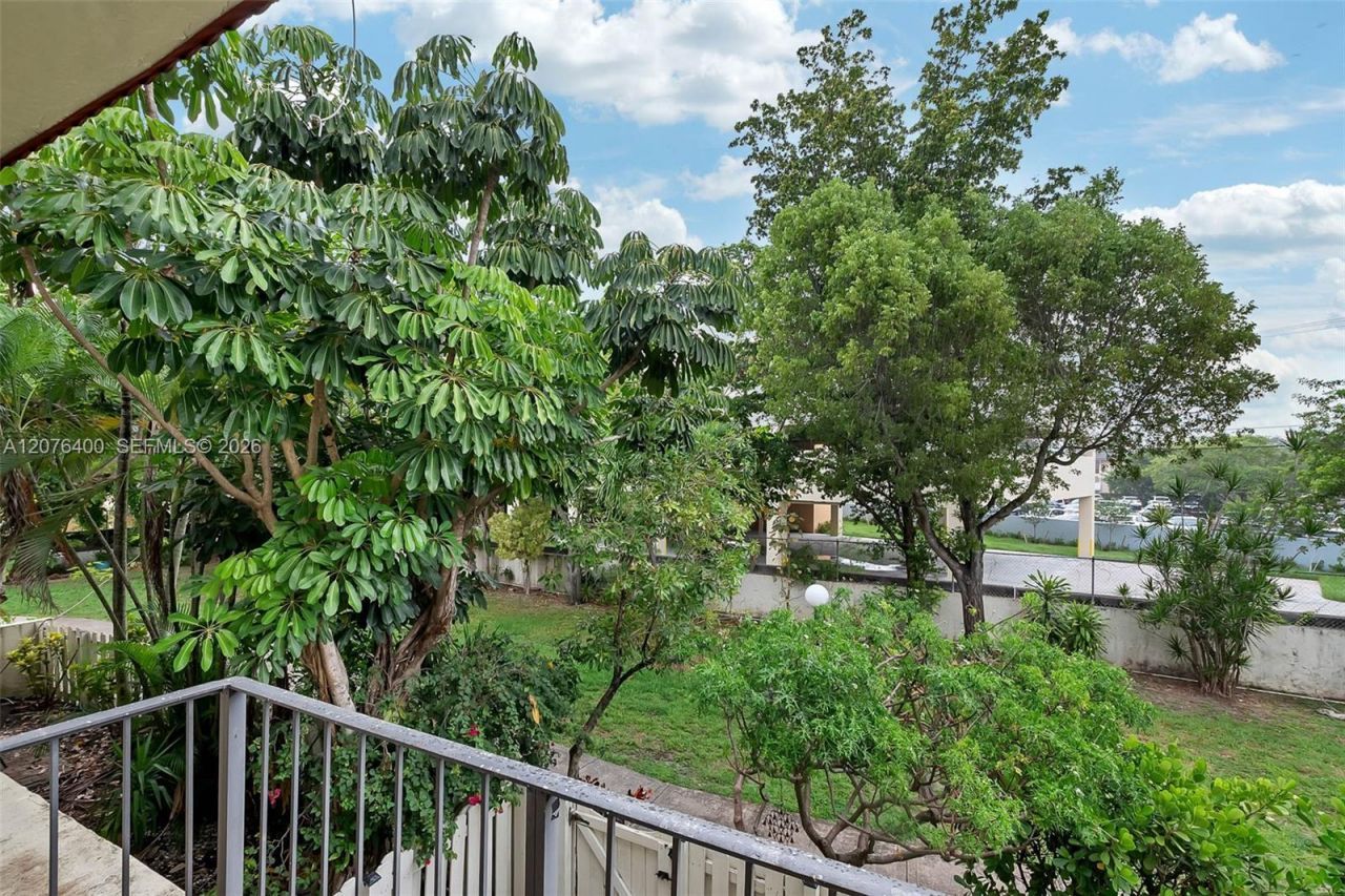 1655 NE 115th St, Unit 21B, Miami, FL 33181 Photo