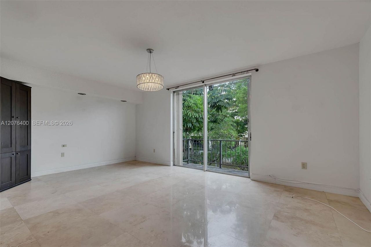 1655 NE 115th St, Unit 21B, Miami, FL 33181 Photo