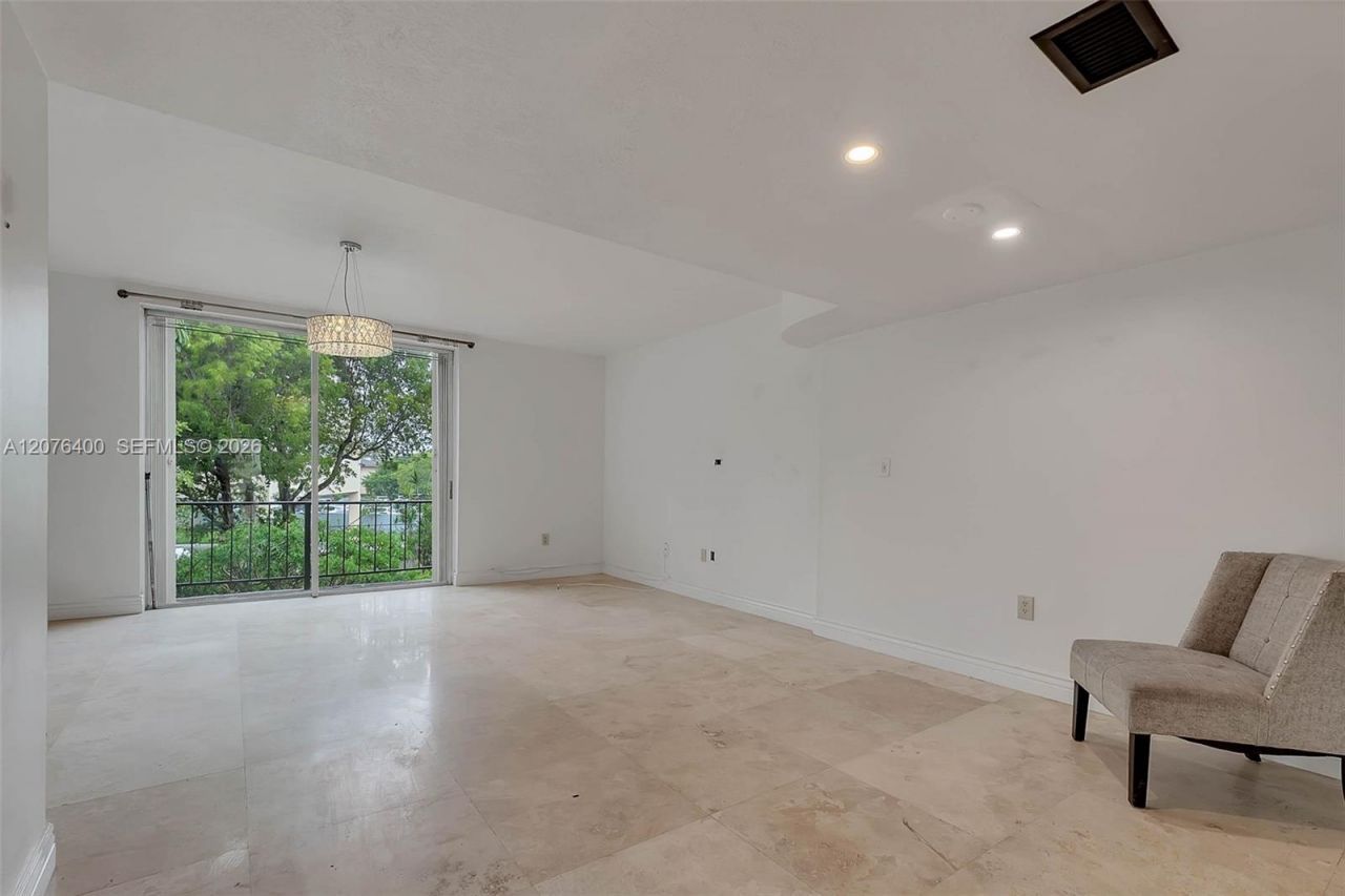 1655 NE 115th St, Unit 21B, Miami, FL 33181 Photo