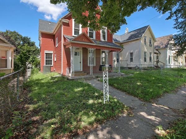 2024 Dixwell Street , Davenport, IA 52802