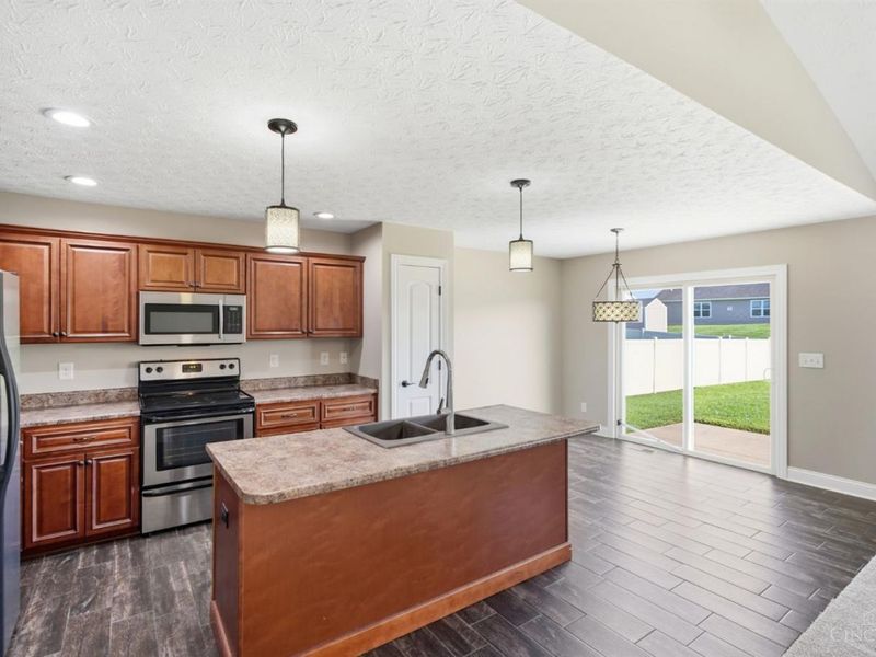 330 Deep Woods Court, Carlisle, OH 45005 Photo 11