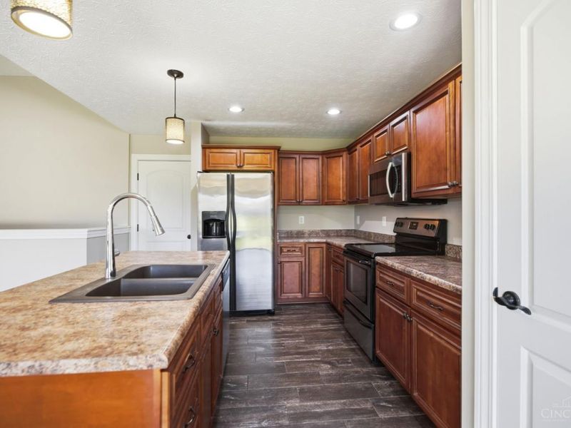 330 Deep Woods Court, Carlisle, OH 45005 Photo 12