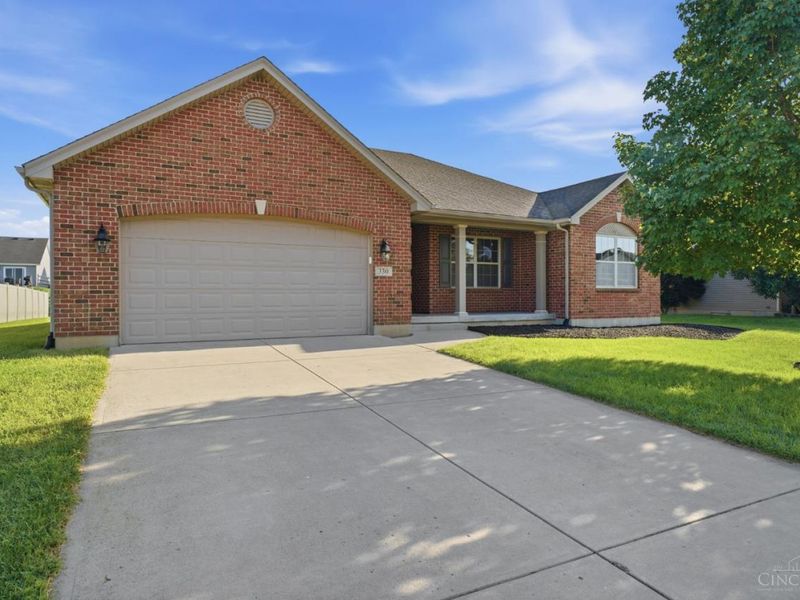 330 Deep Woods Court, Carlisle, OH 45005 Photo 2