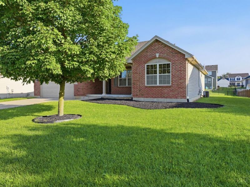 330 Deep Woods Court, Carlisle, OH 45005 Photo 3