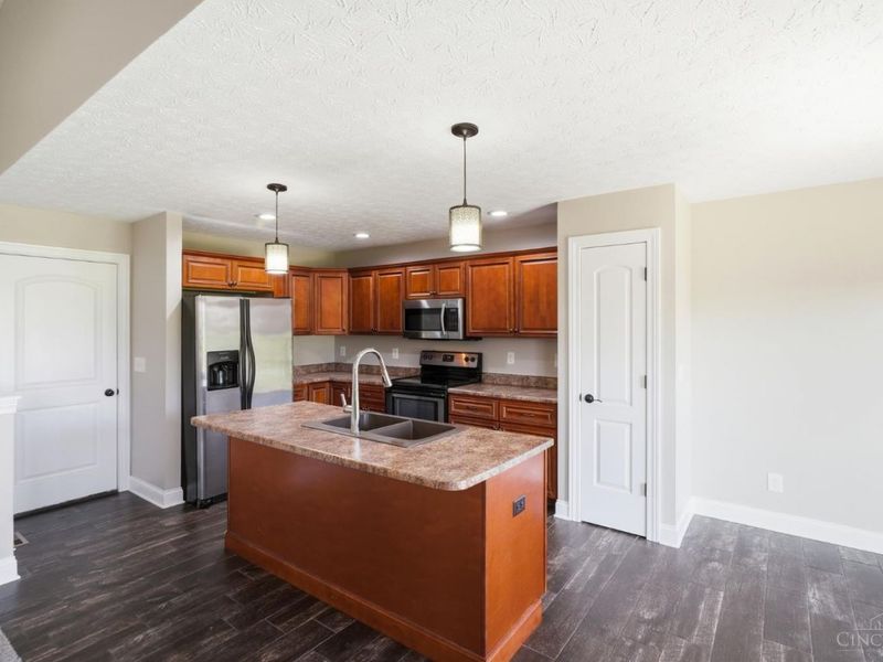 330 Deep Woods Court, Carlisle, OH 45005 Photo 9