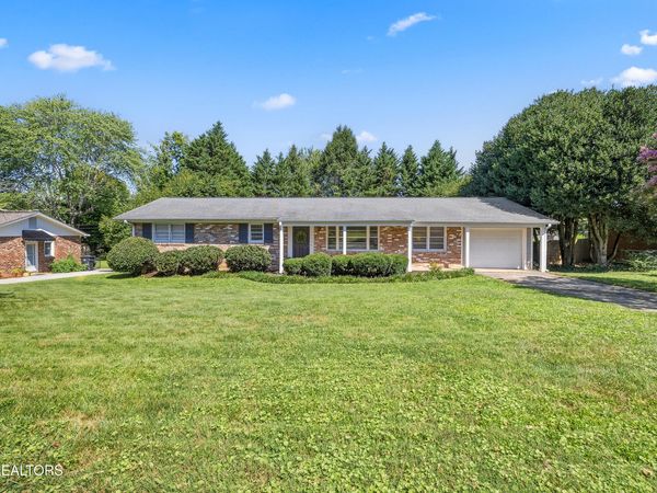7925 Stratton Drive, Knoxville, TN 37919