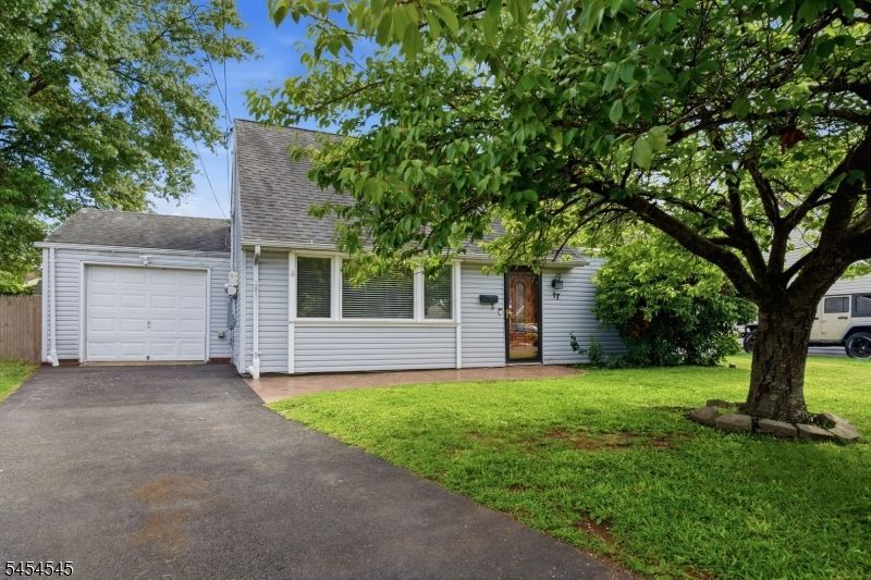 17 Joanna Pl, Woodbridge, NJ 07067 Main Photo