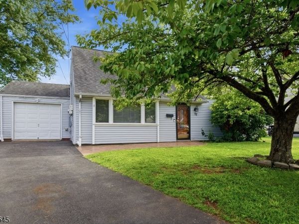 17 Joanna Pl, Woodbridge, NJ 07067