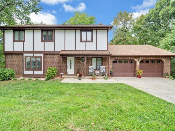 313 Carriage LN, Troutville, VA 24175