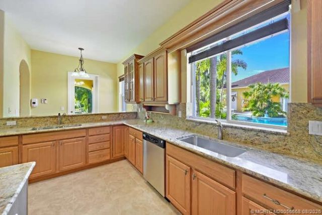 8073 S Indian River Drive, Fort Pierce, FL 34982 Photo