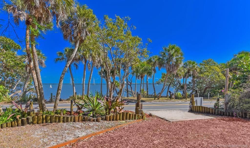 8073 S Indian River Drive, Fort Pierce, FL 34982 Photo