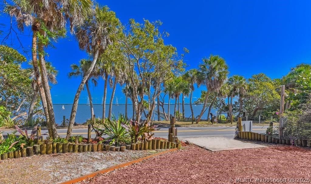 8073 S Indian River Drive, Fort Pierce, FL 34982 Photo