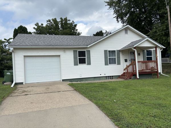 118 29th Avenue , Clinton, IA 52732