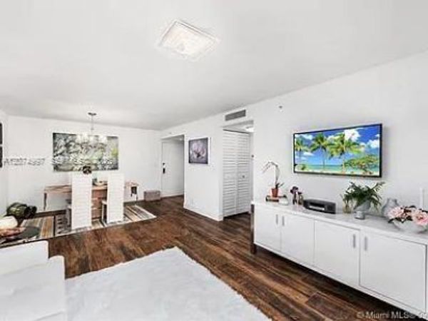2625 Collins Ave , Unit 212, Miami Beach, FL 33140