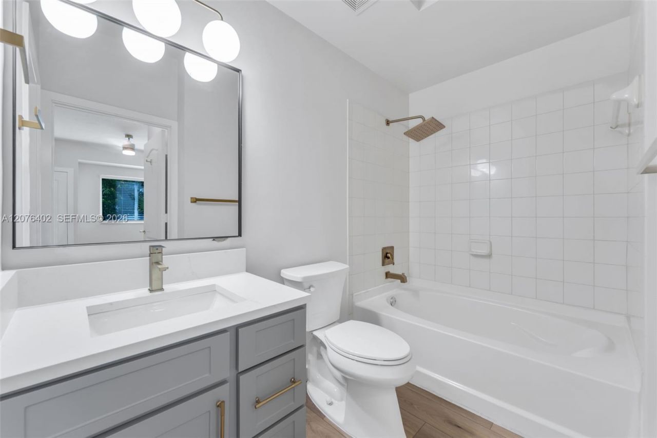 6001 SW 70th St , Unit 512, South Miami, FL 33143 Photo