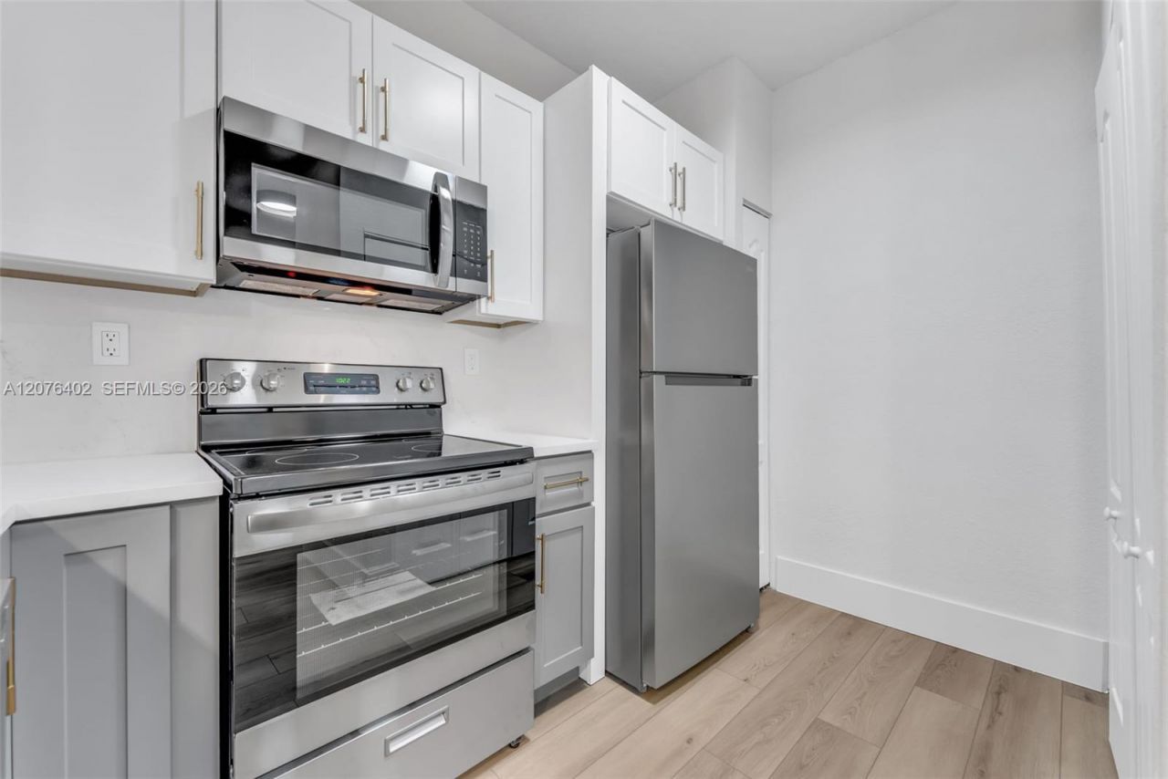 6001 SW 70th St , Unit 512, South Miami, FL 33143 Photo