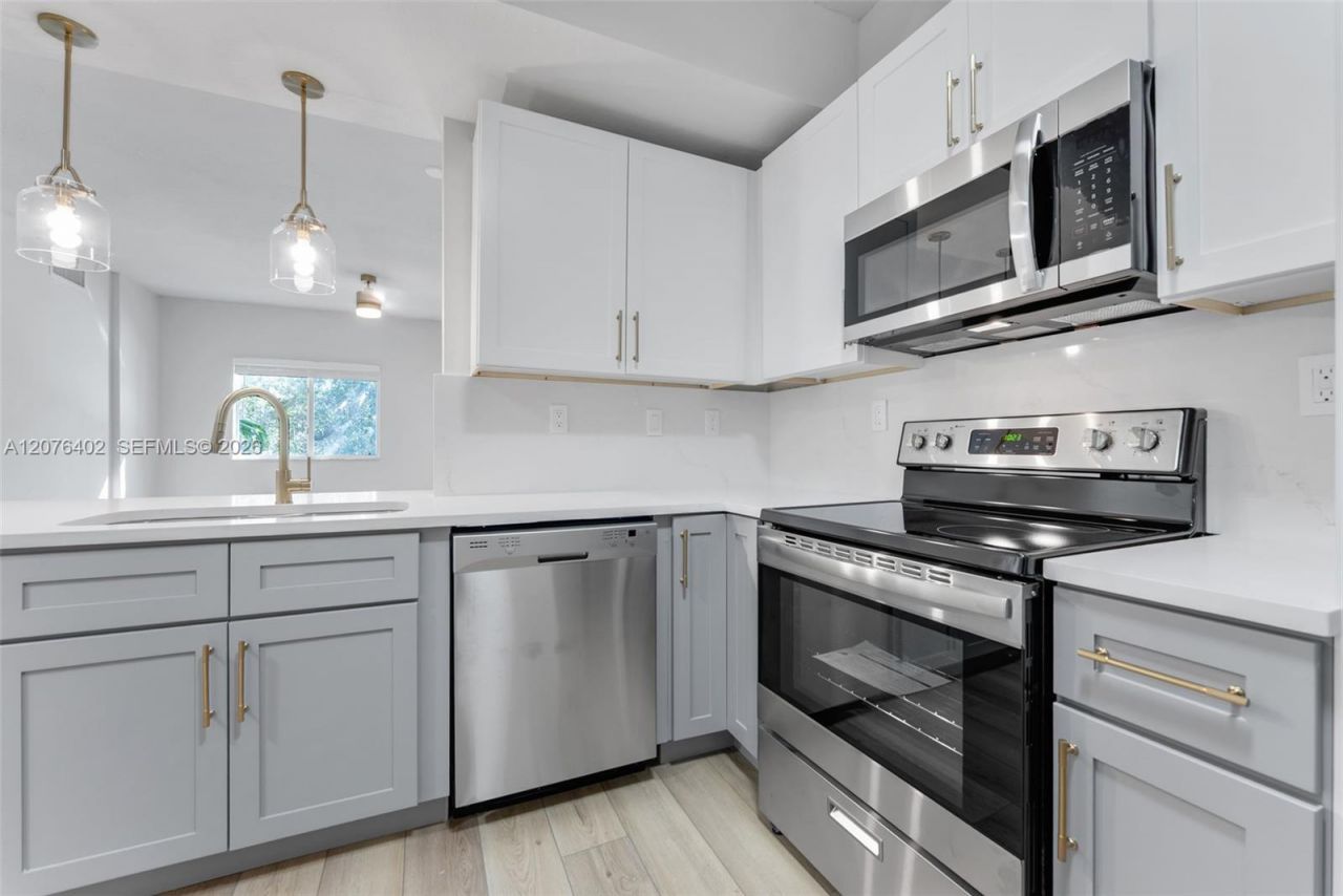 6001 SW 70th St , Unit 512, South Miami, FL 33143 Photo