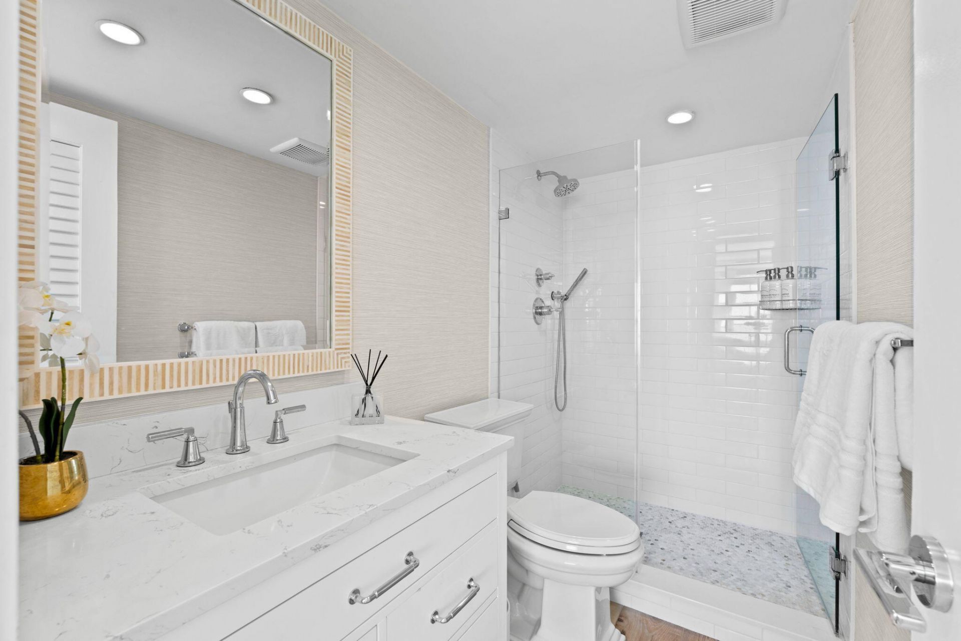 52 Yacht Club Drive, Unit 204, North Palm Beach, FL 33408 Photo