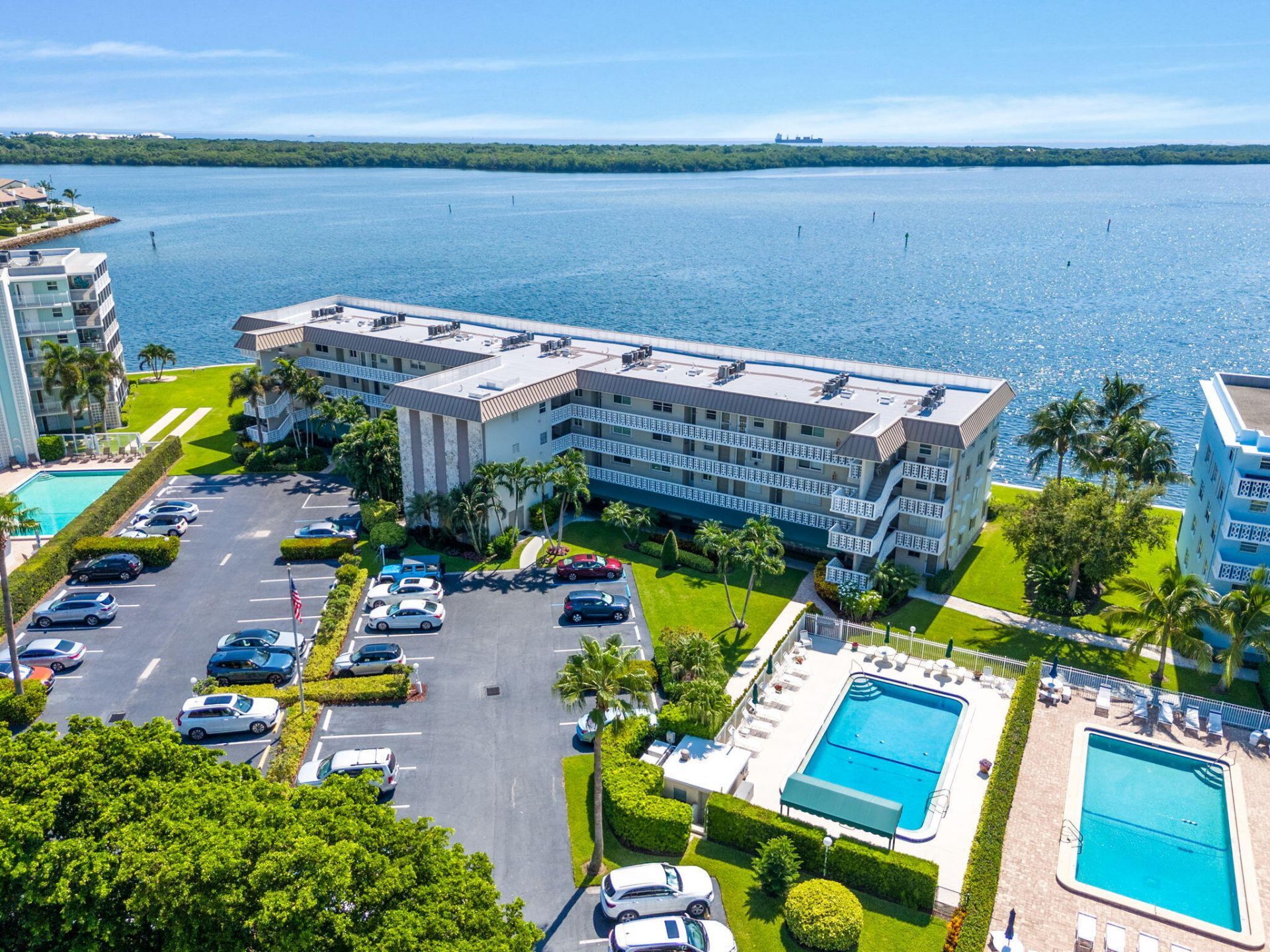 52 Yacht Club Drive, Unit 204, North Palm Beach, FL 33408 Photo