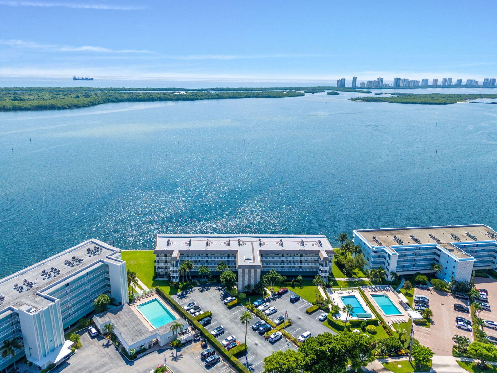 52 Yacht Club Drive, Unit 204, North Palm Beach, FL 33408 Photo