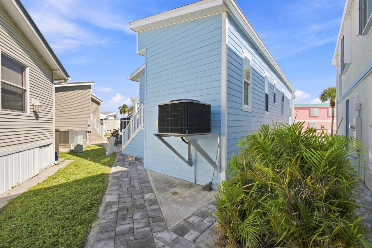 445 Nettles Boulevard, Jensen Beach, FL 34957 Photo