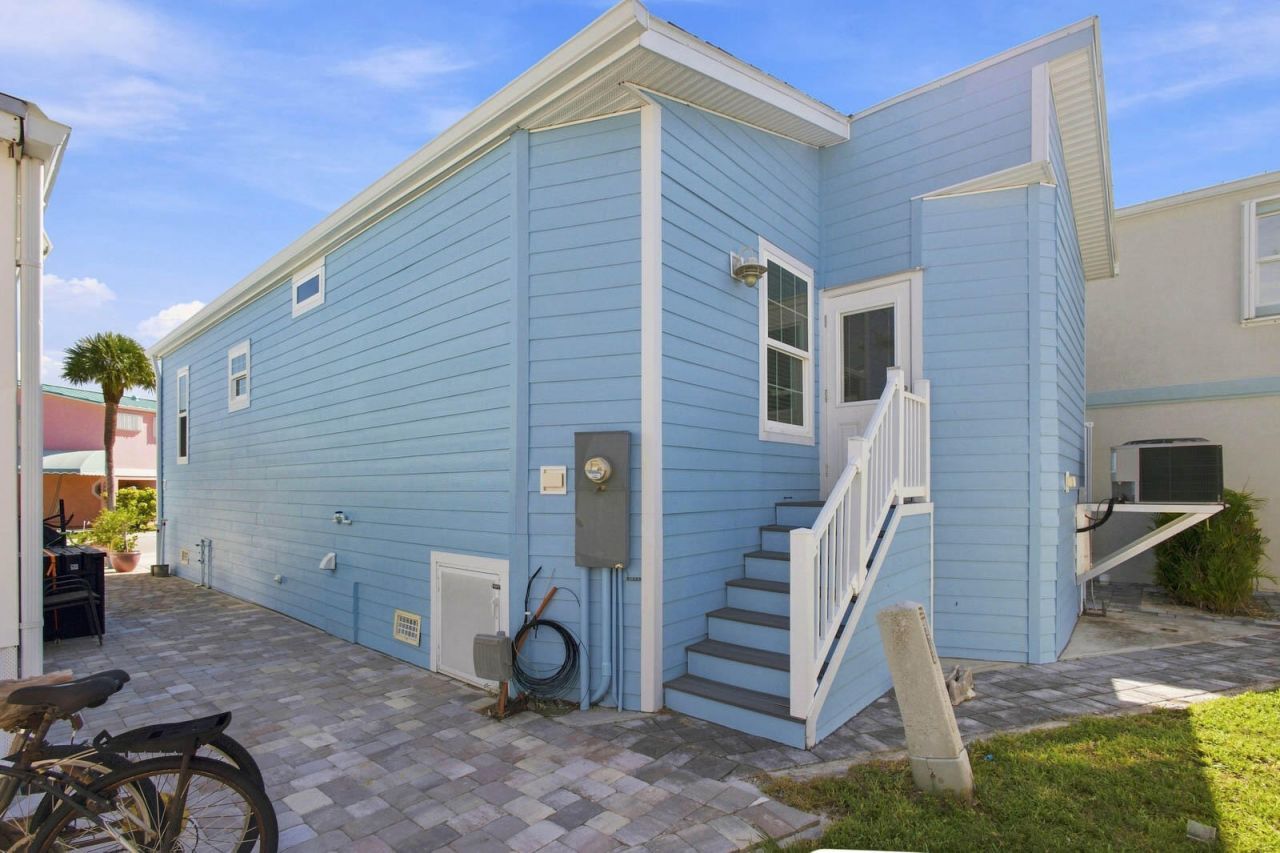 445 Nettles Boulevard, Jensen Beach, FL 34957 Photo