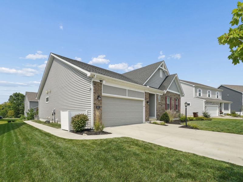 802 Avebury Drive, Pickerington, OH 43147 Photo 3