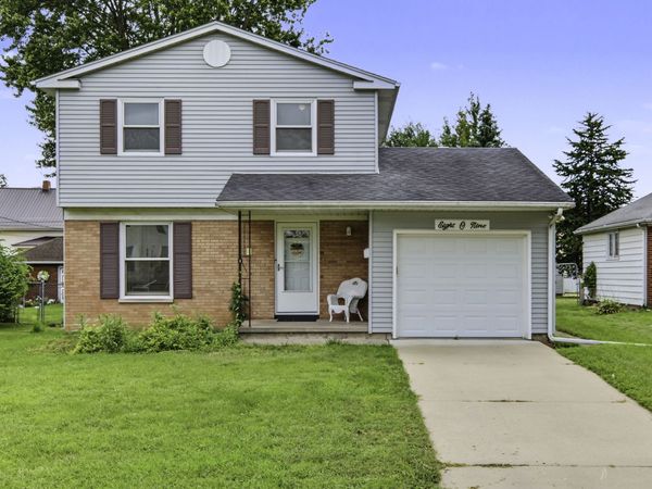 809 6th Avenue S, Clinton, IA 52732
