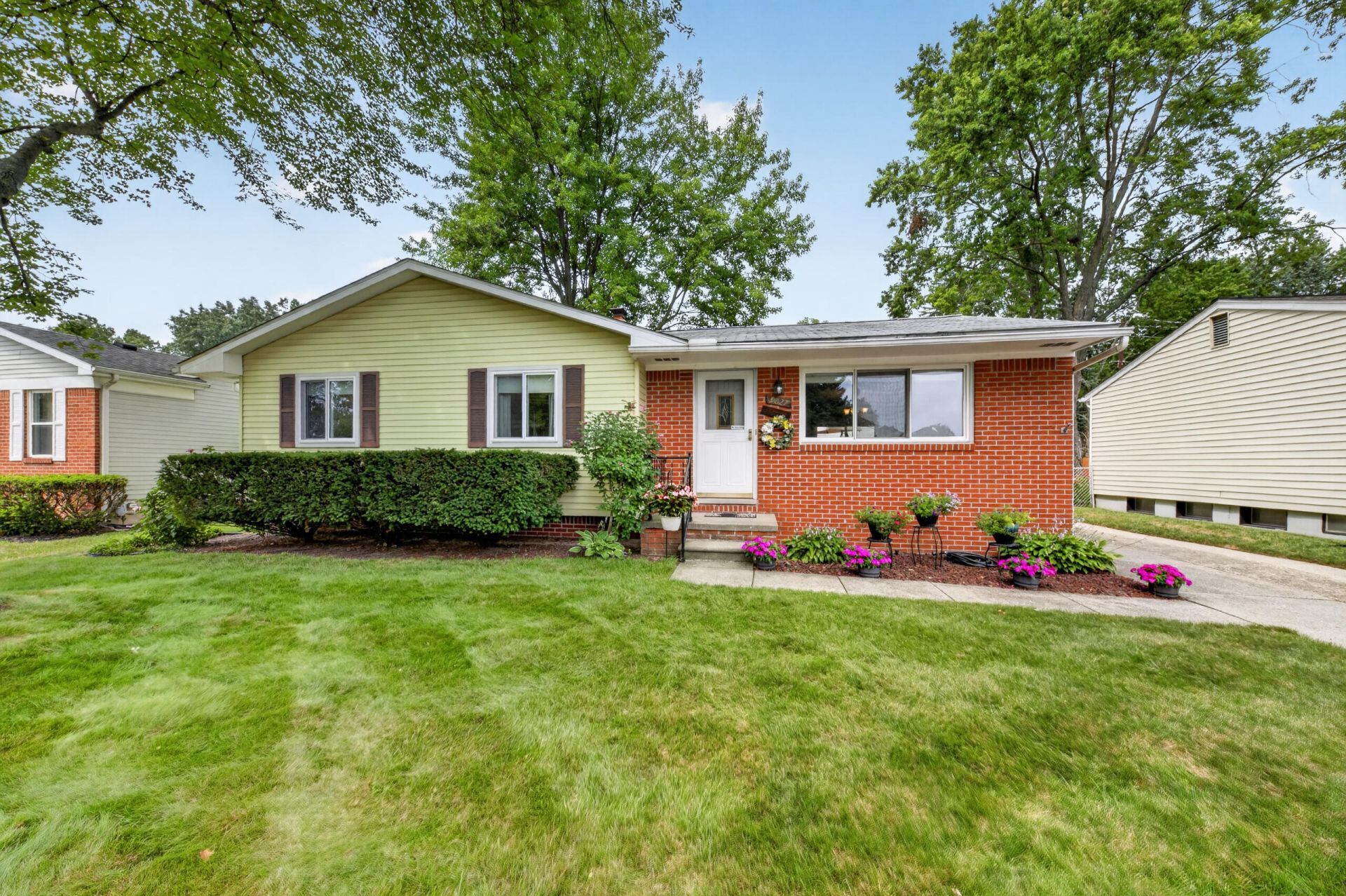 9027 Butwell Street, Livonia, MI 48150 Main Photo